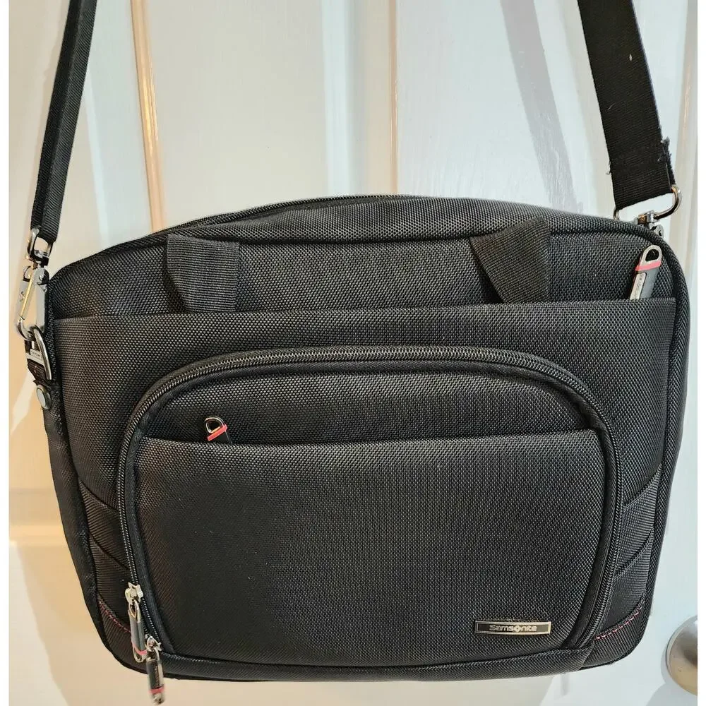 Samsonite Laptop Shuttle Bag Black 15.6” Padded Case Adjustable Strap Mint Cond.